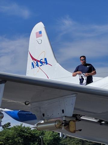 P-3 ORACLES Integration - working on wing